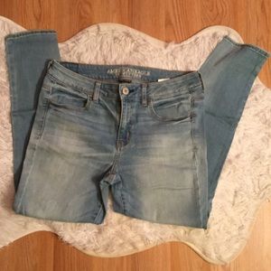 Light wash American Eagle super stretch jeggings